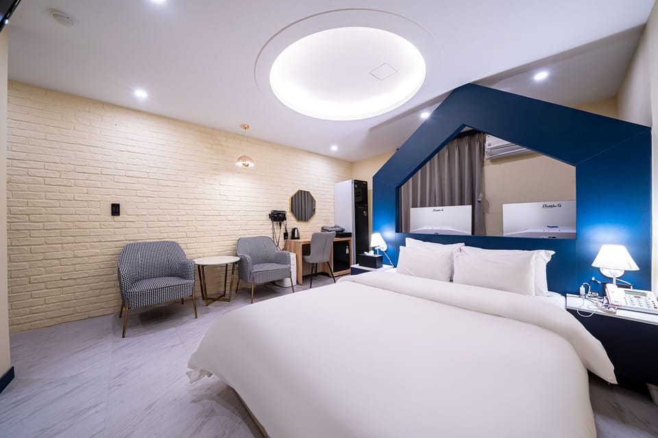 Premier Double Room, City View | Desk, laptop workspace, soundproofing, free WiFi