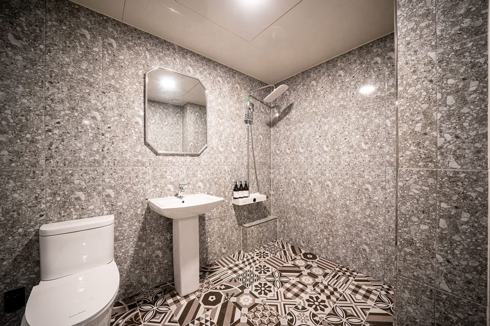 Standard Double Room, City View | Bathroom | Hair dryer, bathrobes, slippers, towels