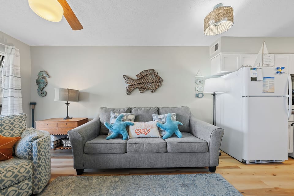 Signature Condo, 1 Bedroom, Non Smoking, Kitchen | Living room | 42-inch Smart TV with cable channels