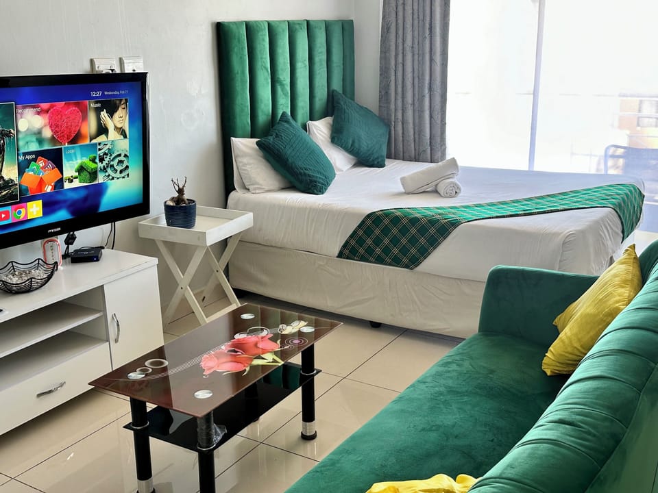 Superior Room, Balcony, City View | Individually furnished, desk, laptop workspace, soundproofing