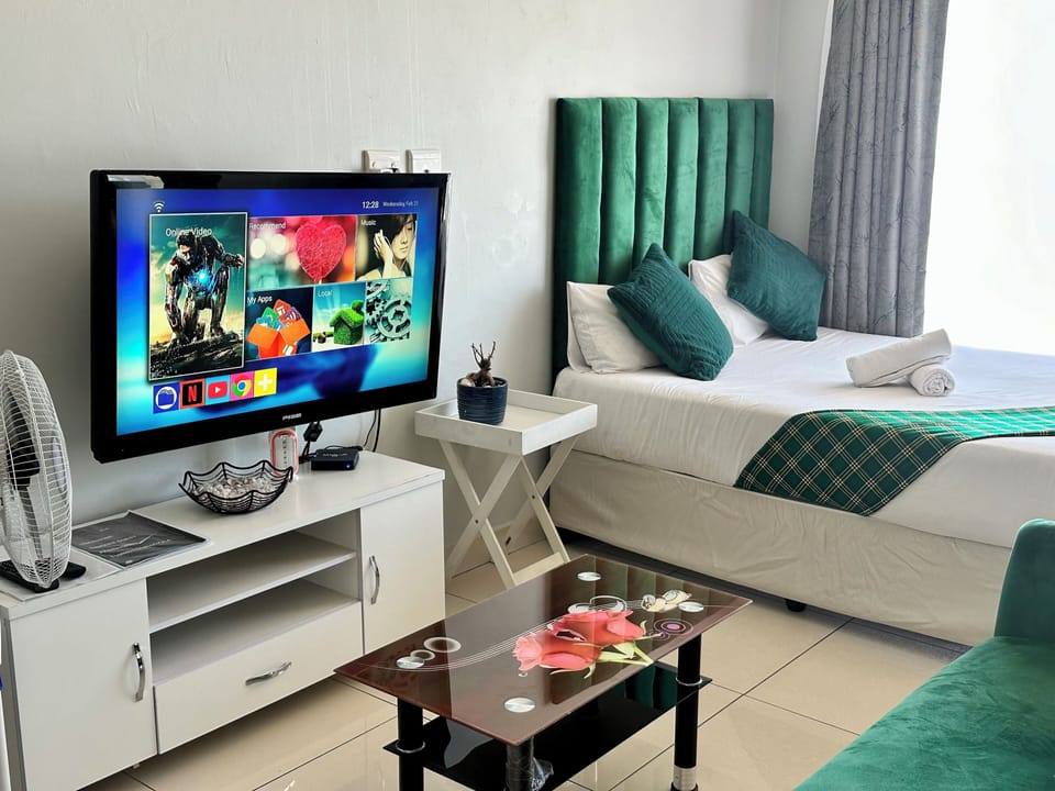 Superior Room, Balcony, City View | Individually furnished, desk, laptop workspace, soundproofing