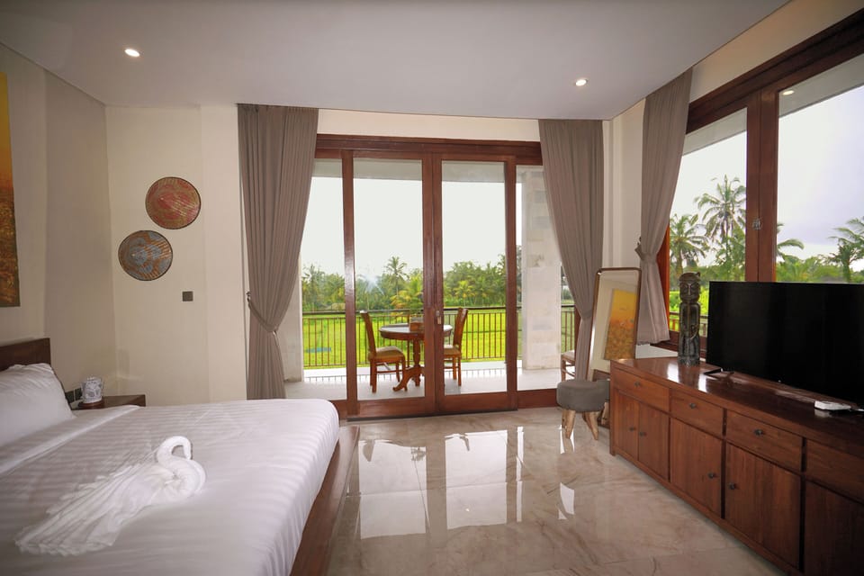 Deluxe Double Room, 1 King Bed, Balcony, Hill View | Premium bedding, down comforters, pillowtop beds, minibar