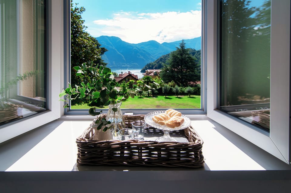 Villa, Balcony, Lake View | 5 bedrooms, premium bedding, iron/ironing board, cribs/infant beds