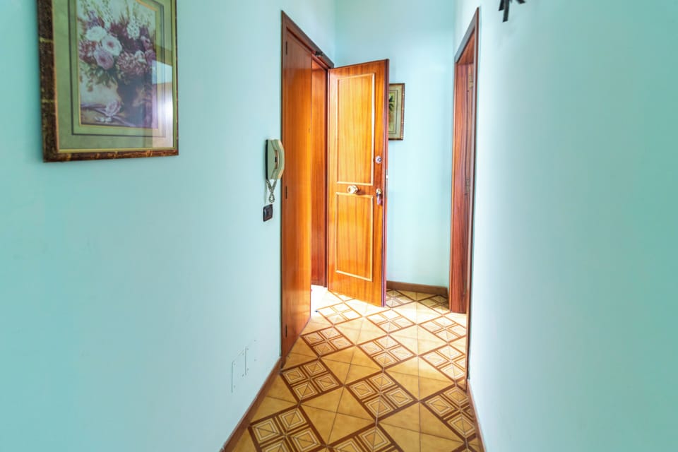 Basic Apartment, Balcony | 2 bedrooms, hypo-allergenic bedding, down comforters, in-room safe