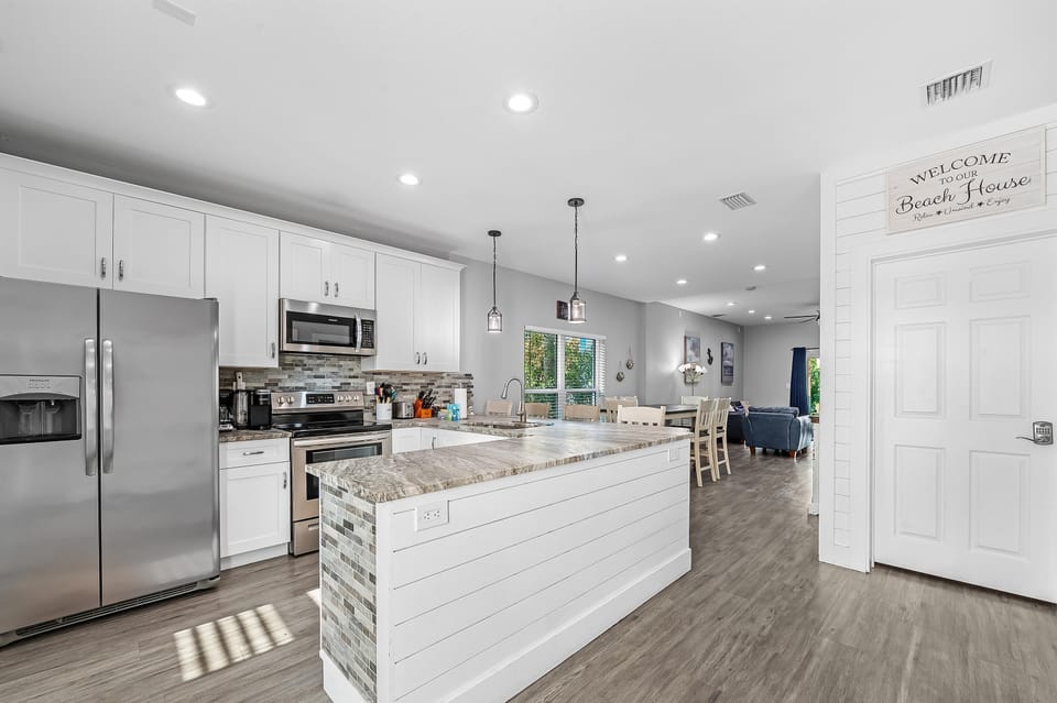House, Multiple Beds (Purple Paradise) | Private kitchen | Oven, toaster