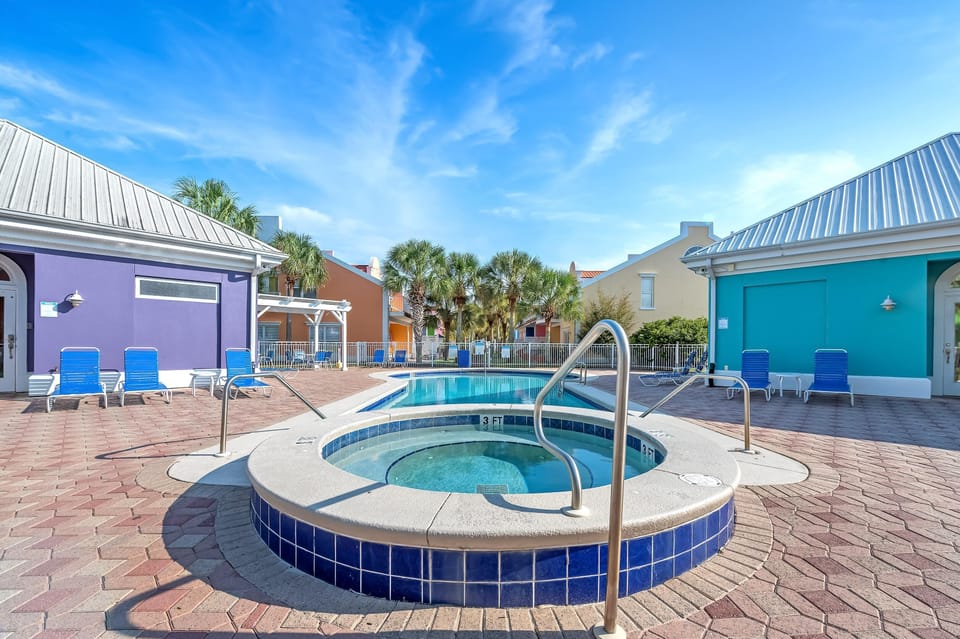 House, Multiple Beds (Purple Paradise) | Pool
