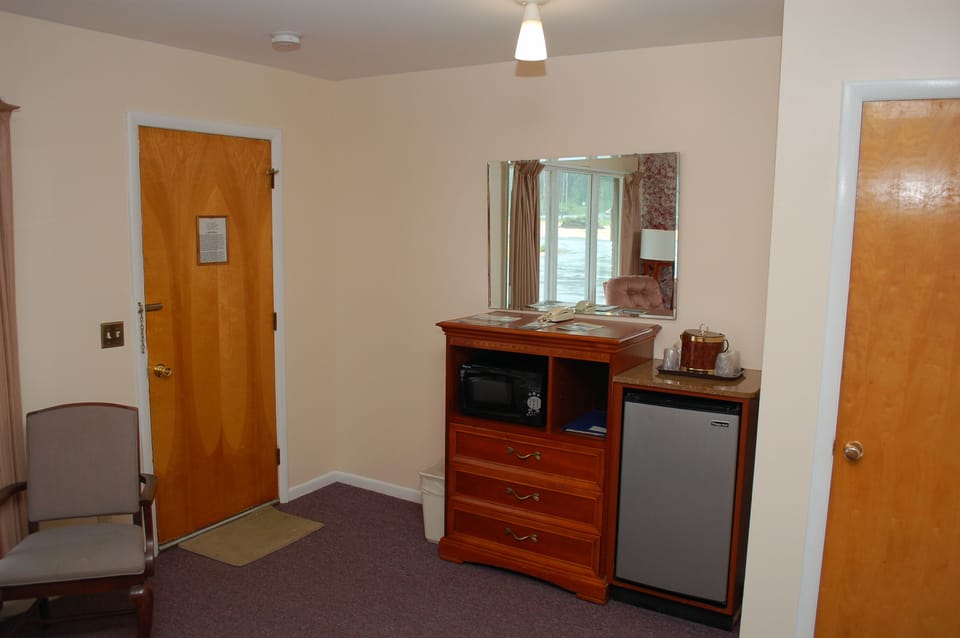 Superior Room, 2 Queen Beds, Non Smoking, Mountain View | Mini-refrigerator