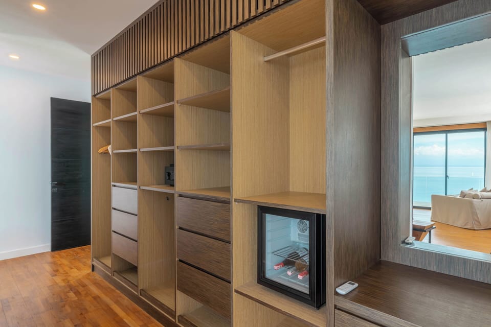 Luxury Villa, Ocean View | Wardrobe