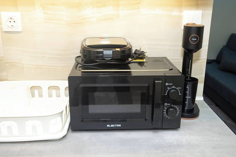 Apartment, 1 Bedroom, Balcony, Garden View | Microwave