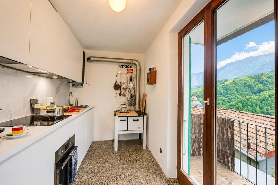 Family Chalet, 2 Bedrooms, 2 Bathrooms, Mountainside (La Canonica Centovalli with Balconies) | Private kitchen