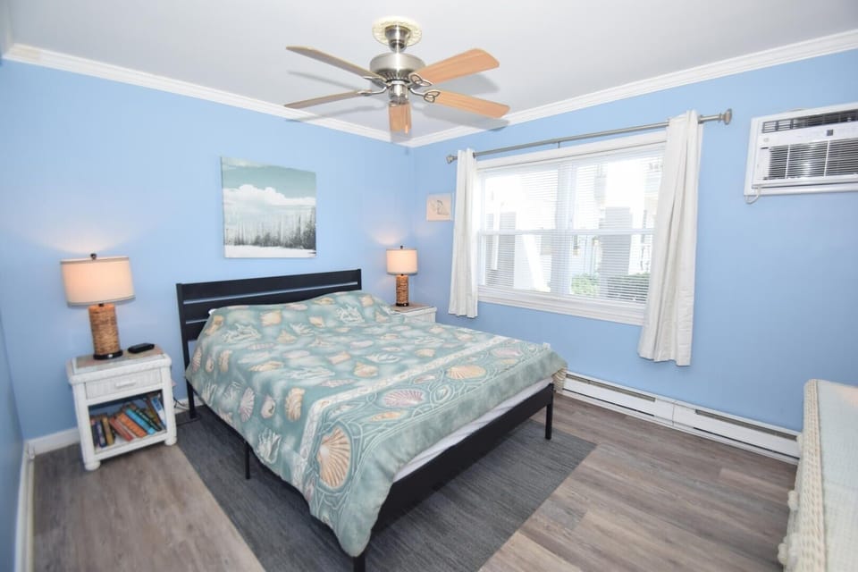 Apartment, 1 Bedroom | 1 bedroom, iron/ironing board, WiFi (free)