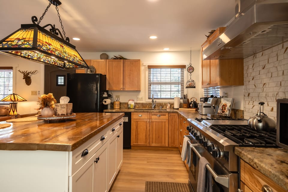 House, 4 Bedrooms | Private kitchen | Coffee/tea maker, fridge, oven, toaster