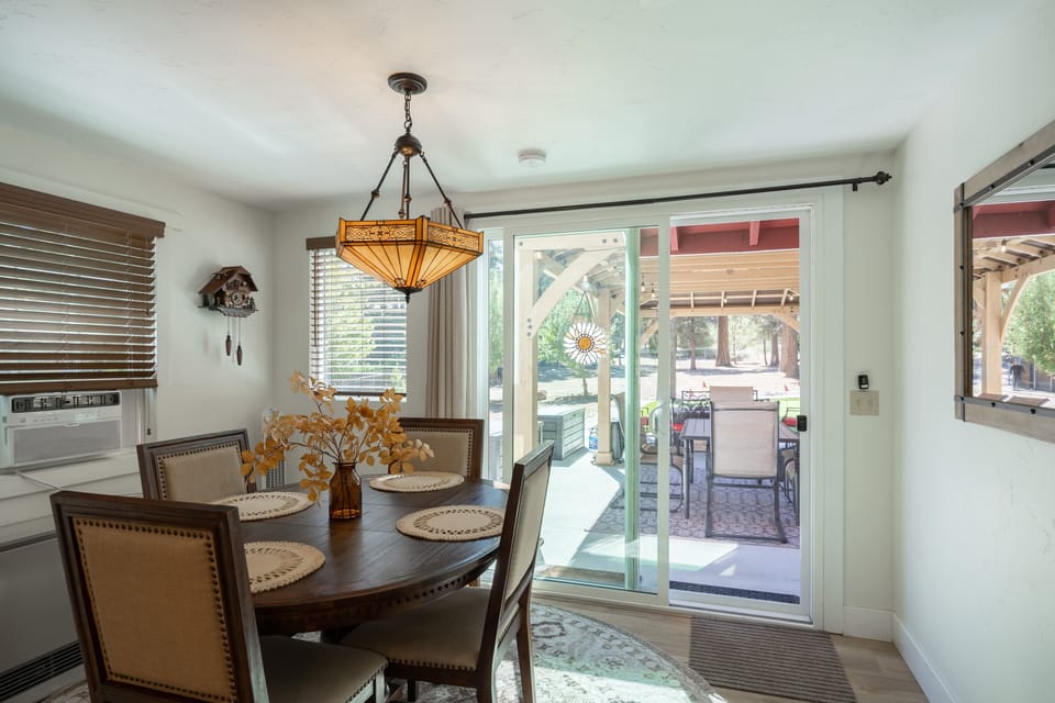 House, 4 Bedrooms | Dining