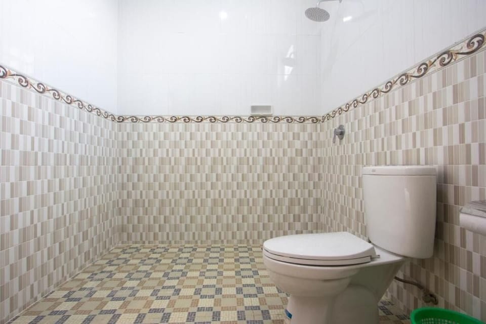 Standard Room, Balcony, Courtyard View | Bathroom | Shower, free toiletries, towels, soap