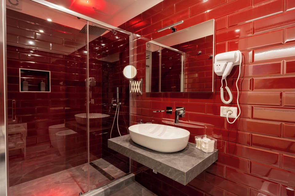 Blackout drapes, soundproofing, WiFi (free)