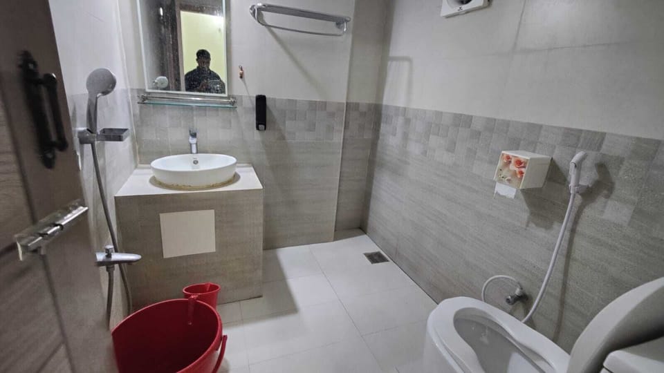 Towels, soap, shampoo, toilet paper