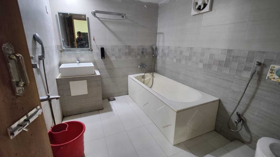Towels, soap, shampoo, toilet paper