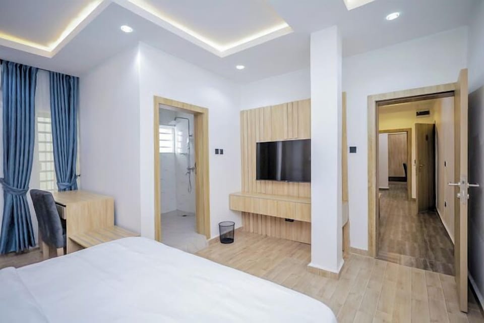Economy Room, Balcony, City View | Desk, laptop workspace, free WiFi