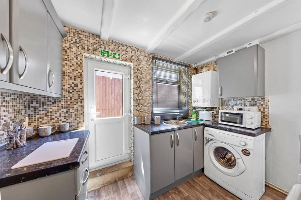 Apartment | Private kitchen | Fridge, microwave, oven, stovetop