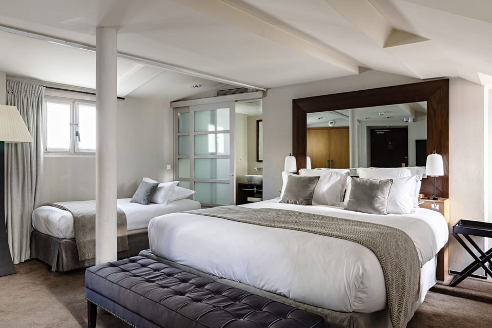 Premium Room, 1 King Bed with Sofa bed (Spacious King) | Premium bedding, minibar, in-room safe, desk