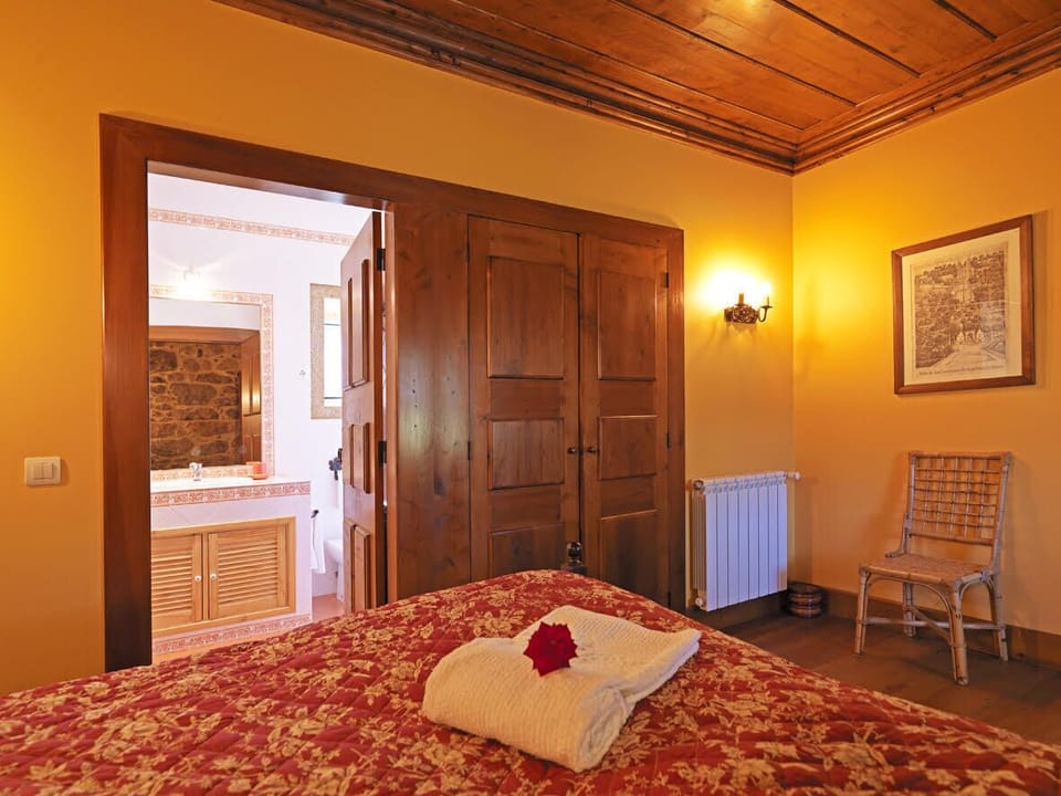 Casa do Meio | In-room safe, blackout drapes, soundproofing, iron/ironing board