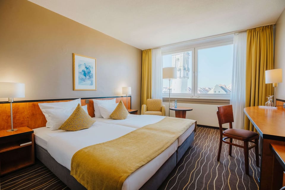 Standard Room, 1 Double Bed | Minibar, in-room safe, desk, iron/ironing board