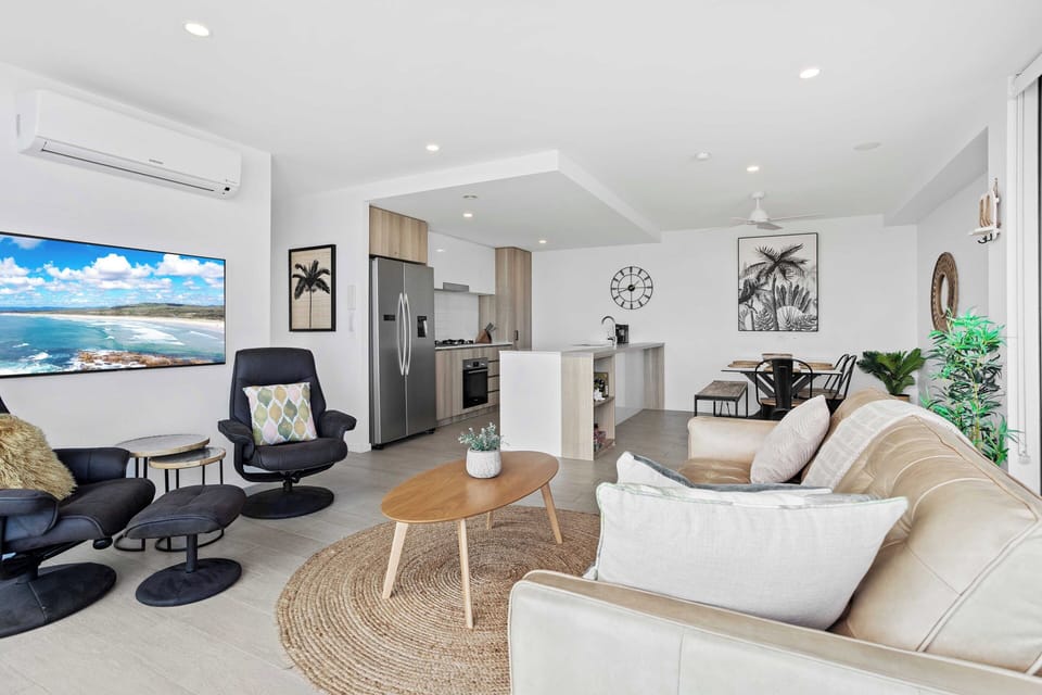 Apartment, 2 Bedrooms, Ocean View | Living area | Flat-screen TV