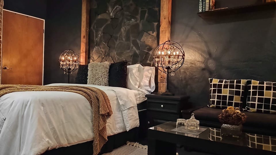 Standard Double Room, Ensuite, Mountain View | Down comforters, blackout drapes, WiFi (free), bed sheets