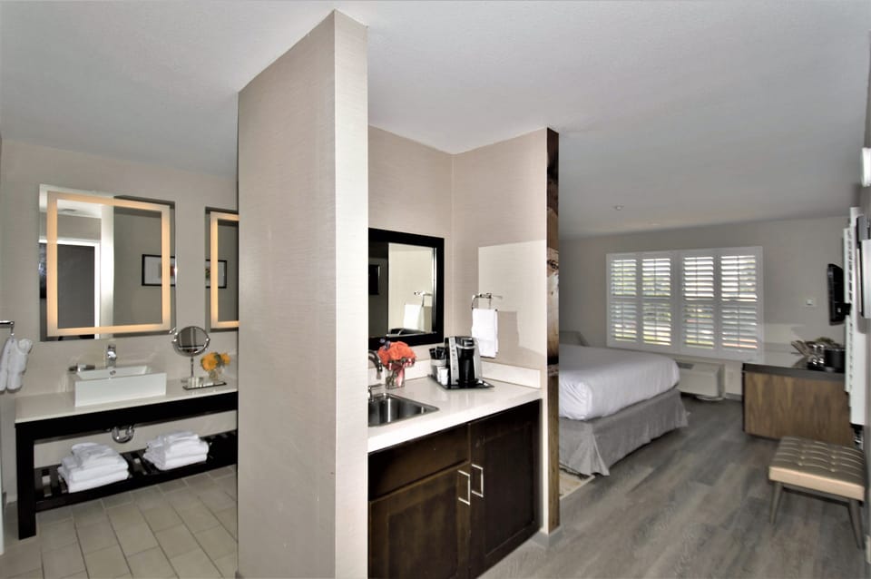 Suite, 1 King Bed | Bathroom | Shower, free toiletries, hair dryer, towels
