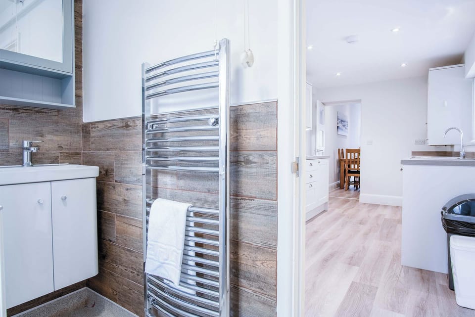 Shower, towels