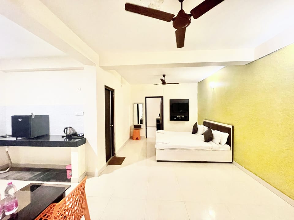 Deluxe Double Room | Desk, laptop workspace, soundproofing, WiFi (free)