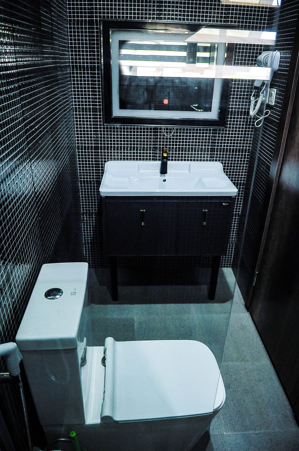 Studio | Bathroom | Combined shower/tub, free toiletries, towels