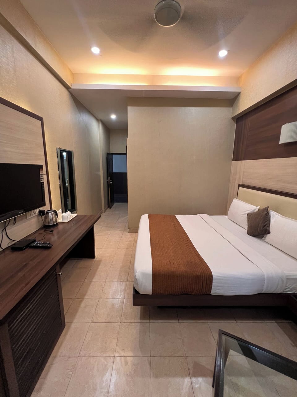 Executive Double Room, 1 King Bed | Premium bedding, desk, laptop workspace, soundproofing