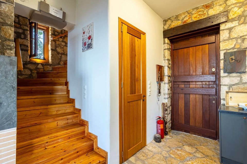 House | 1 bedroom, desk, soundproofing, Internet