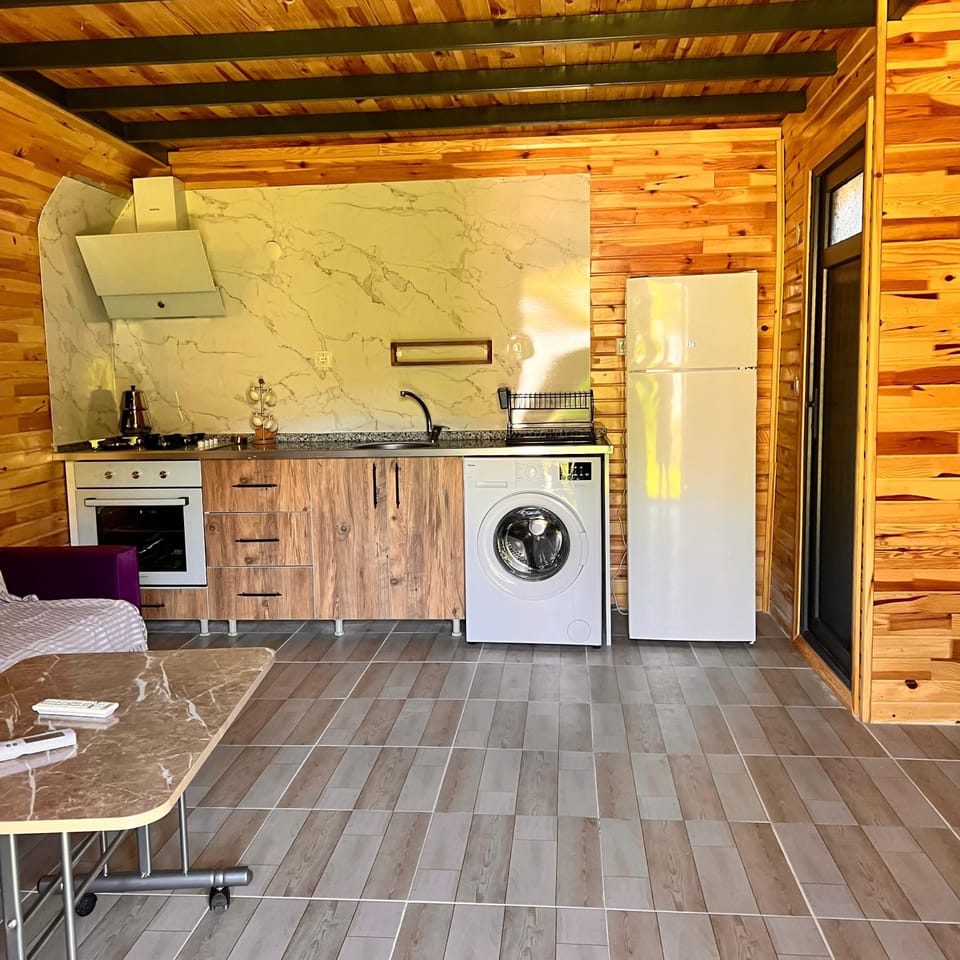Deluxe Suite, Garden View | 1 bedroom, free WiFi