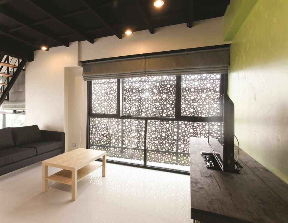 Duplex, 1 Bedroom | Living room | Flat-screen TV