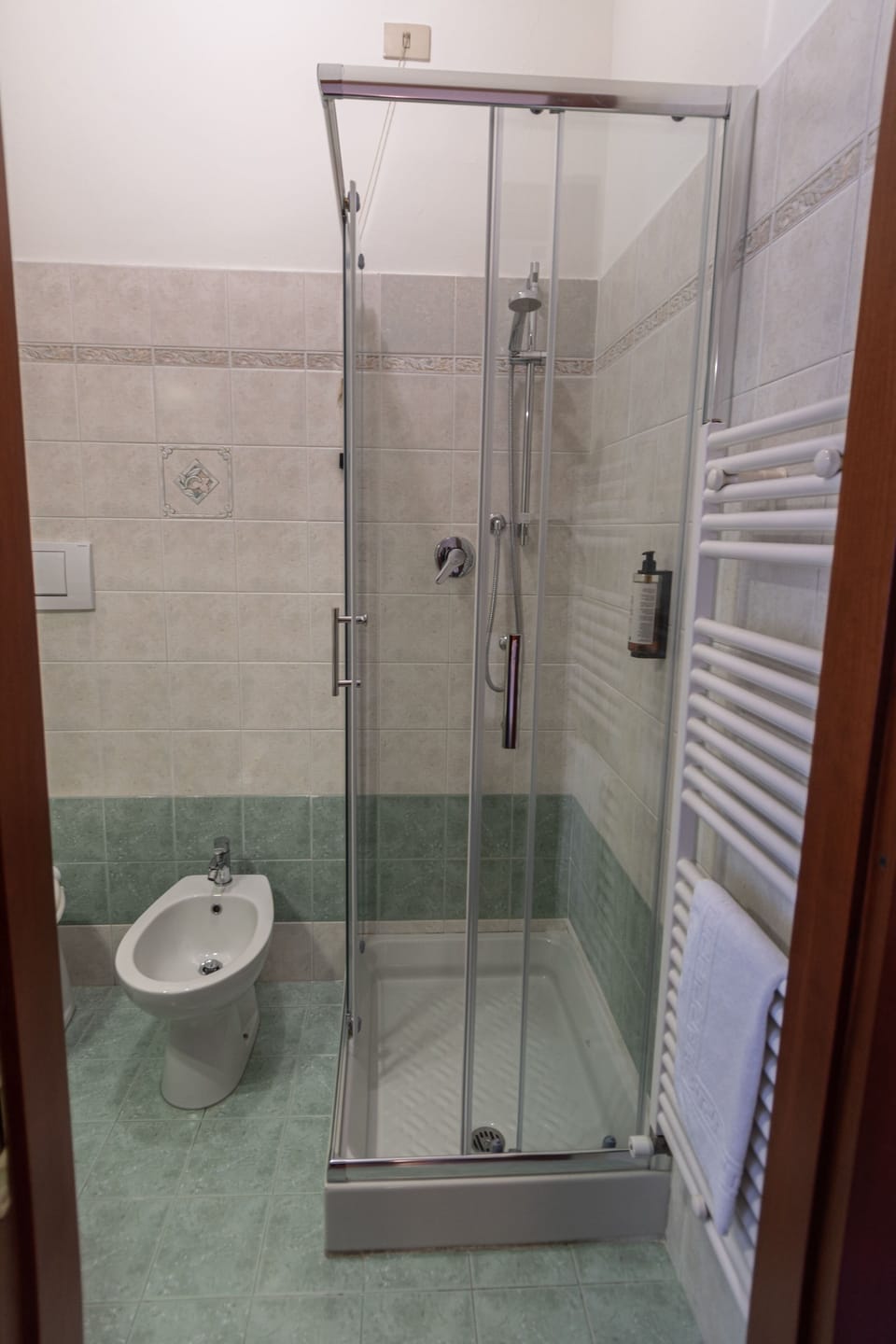 Classic Quadruple Room | Bathroom | Shower, bidet, towels, soap