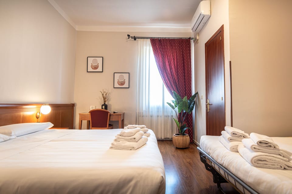 Classic Quadruple Room | Desk, laptop workspace, free WiFi