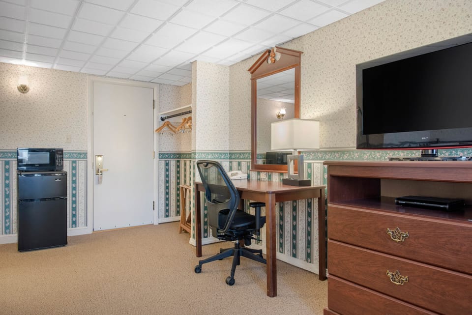 Room, 2 Double Beds, Non Smoking | Premium bedding, desk, laptop workspace, free WiFi