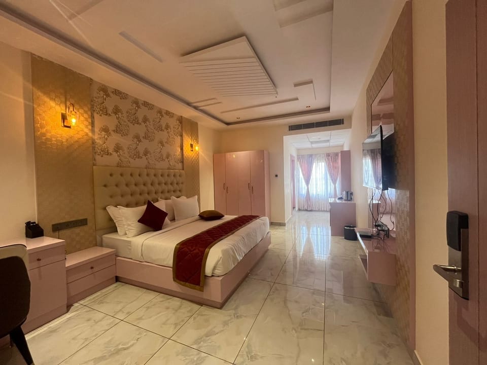 Egyptian cotton sheets, premium bedding, memory foam beds, free minibar