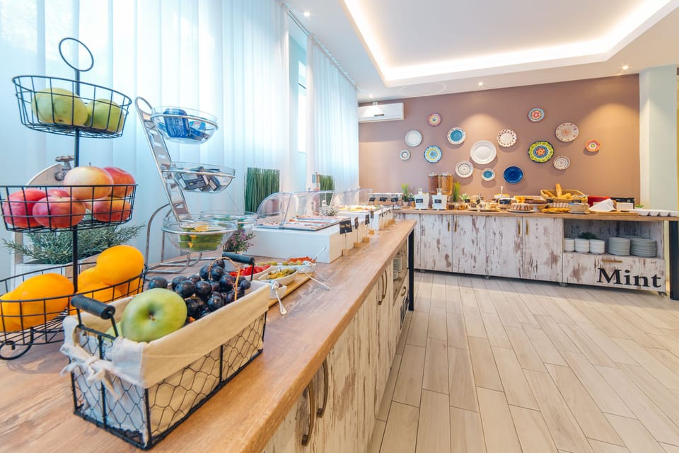 Free daily buffet breakfast