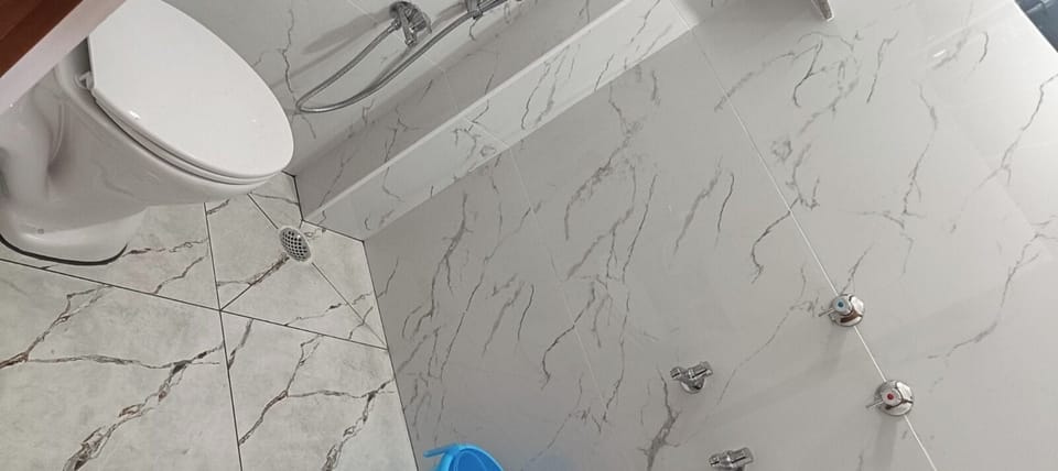 Family Double Room, Balcony | Bathroom | Shower, towels