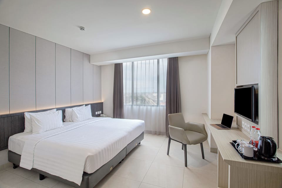 Deluxe Double Room, City View | Desk, WiFi (free), bed sheets