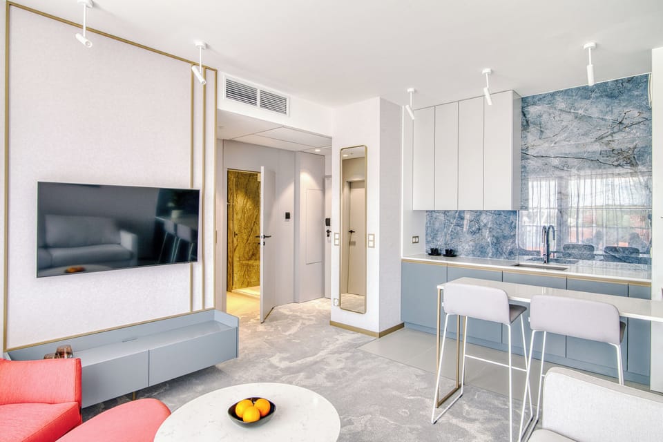 Deluxe Suite, Balcony, Courtyard View | Private kitchen | Fridge, stovetop, dishwasher, coffee/tea maker