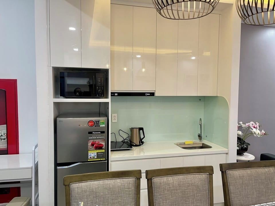 Family Apartment, 2 Bedrooms, Kitchenette, Ocean View | Shared kitchen | Electric kettle