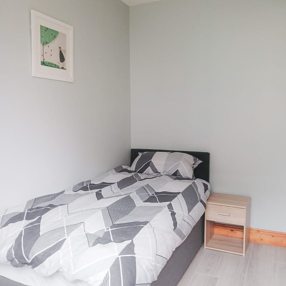 4 bedrooms, bed sheets