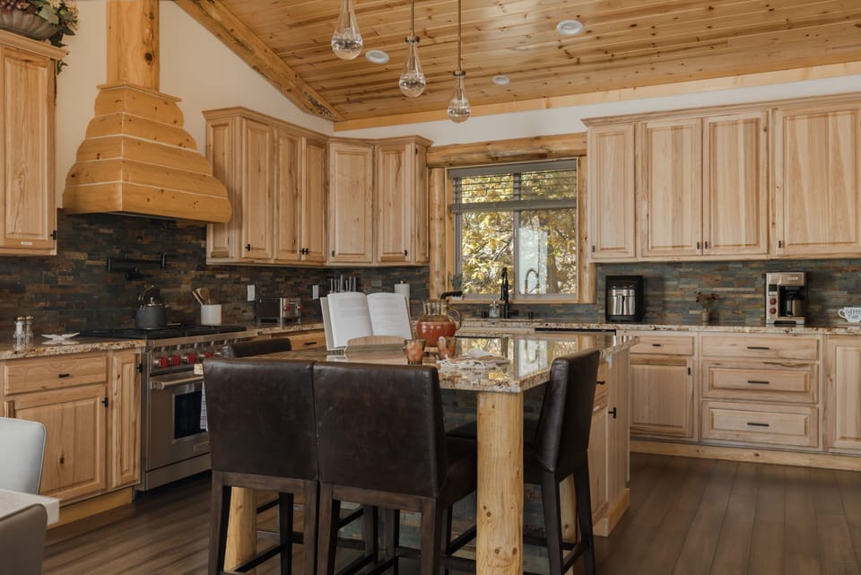 House, 4 Bedrooms | Private kitchen | Coffee/tea maker, fridge, oven, toaster