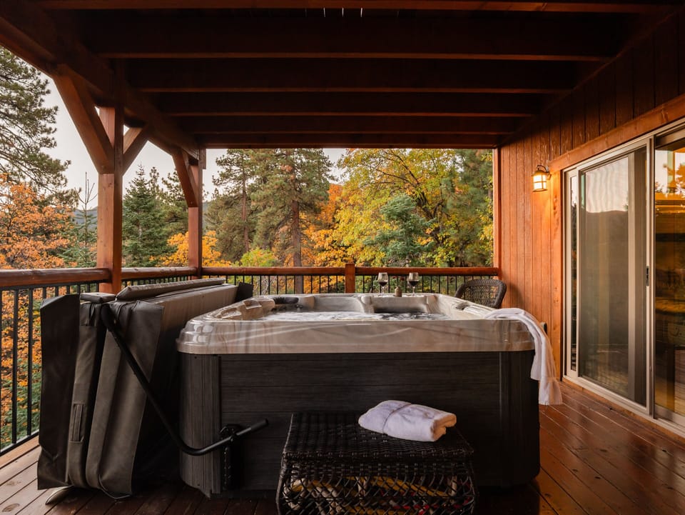 House, 4 Bedrooms | Outdoor spa tub