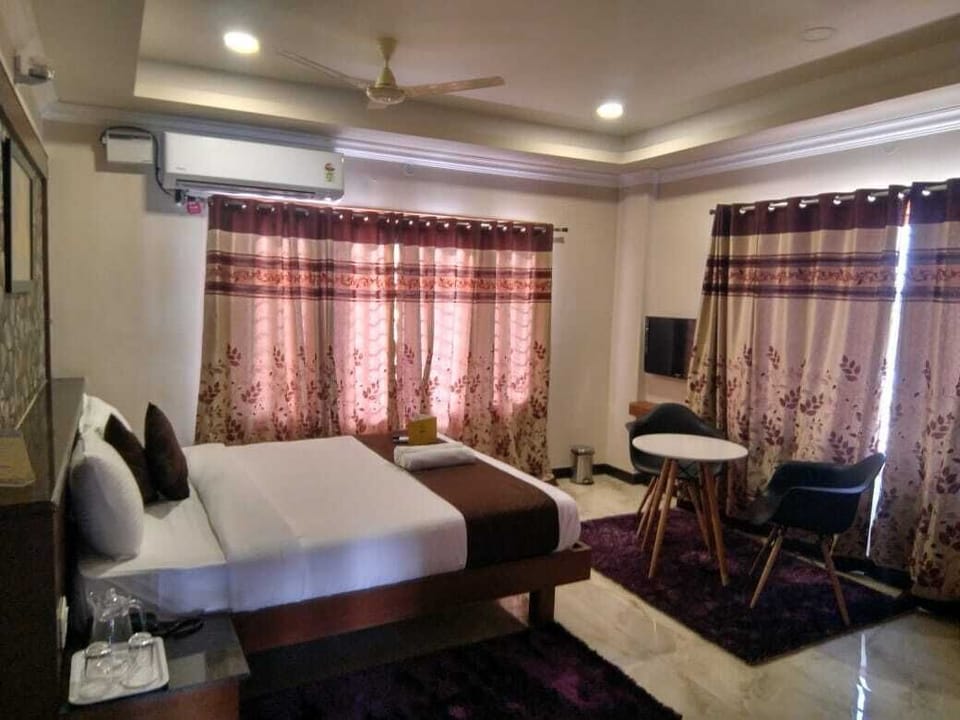 Deluxe Duplex | 1 bedroom, desk, iron/ironing board, free WiFi
