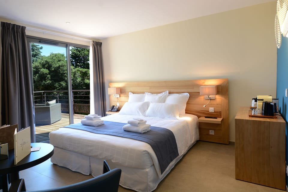 Standard Double Room, Accessible, Sea View | Premium bedding, minibar, in-room safe, WiFi (free)